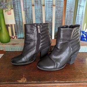 Vince camuto Booties